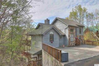 980 Chestnut Dr, Gatlinburg, TN 37738-4452