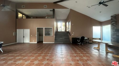 15050 Sherman Way, Van Nuys CA  91405-2127 exterior