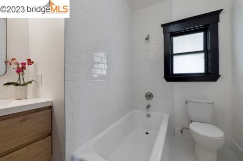 418 45 St, Oakland CA 94609-2135 exterior