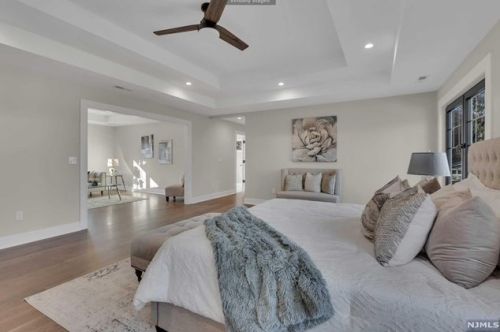 39 Pinehill Dr, Upper Saddle River NJ  07458-1927 exterior