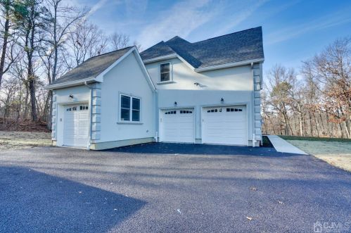 21 Fresh Ponds Rd, East Brunswick, NJ 08816-2500