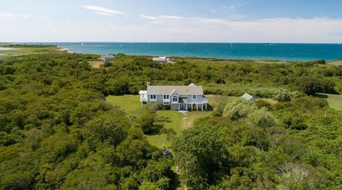 1079 Corn Neck Rd, New Shoreham, RI 02807-7700