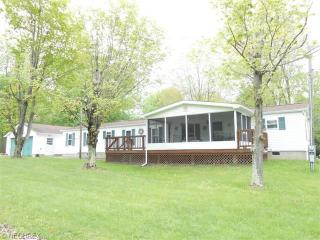 7215 Smith Rd, Wayne, OH 44093-8746