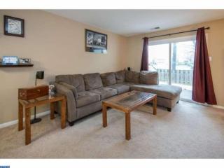 48 Ember Ln, Horsham, PA 19044-1952
