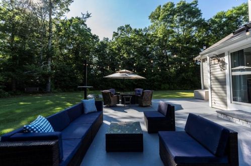 62 Demello Dr, Tiverton RI  02878-2770 exterior