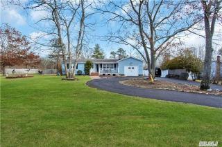 60 Tuttle Ave, Eastport, NY 11941-1307