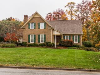 3200 Greenhollow Dr, Greensboro, NC 27410-2128