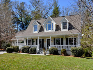 233 Lewis Creek Dr, Hendersonville, NC 28792-6895