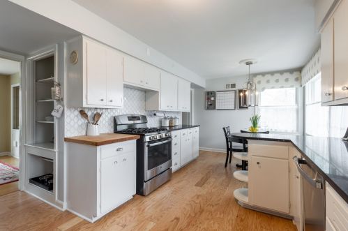 8605 Ravenswood Cir, Milwaukee WI 53226-4657 exterior