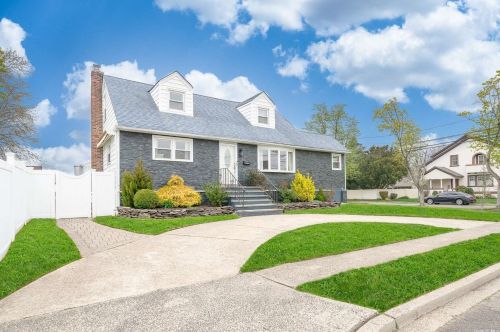 2963 Lynbrook St, North Wantagh, NY 11793-4532
