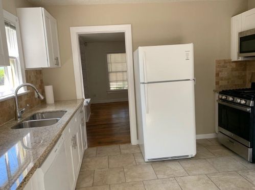 819 31st St, Austin TX  78705-2109 exterior