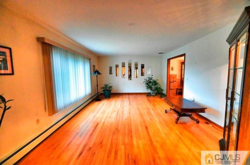 100 Hill Hollow Rd, South Plainfield NJ  07080-1621 exterior