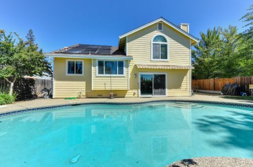 109 Winterstein Dr, Folsom, CA 95630-2303