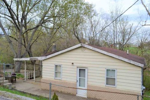 6140 Twin Lakes Dr, Covington, KY 41015-2369