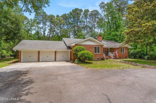 82 Wade Hampton Dr, Beaufort, SC 29907-1916