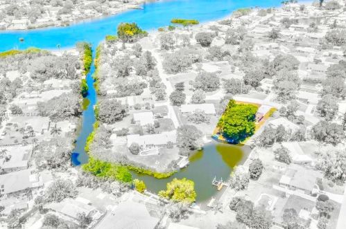 507 Dona Dr, Nokomis FL  34275-2613 exterior