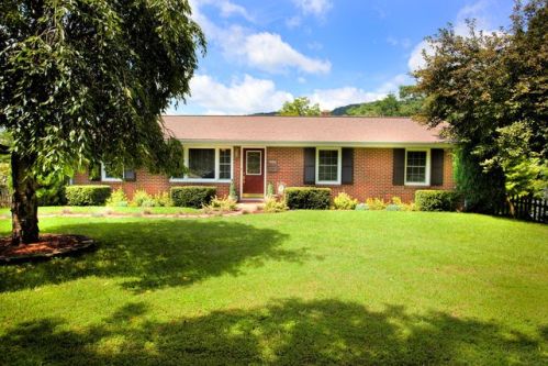1229 Laymantown Rd, Troutville, VA 24175-6556