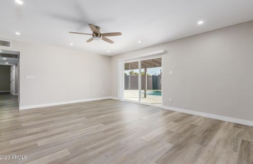 7332 17 Ave, Phoenix AZ 85085-6300 exterior