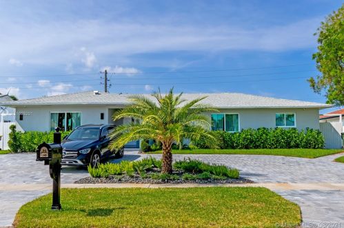 425 3rd Pl, Dania Beach FL  33004-2711 exterior