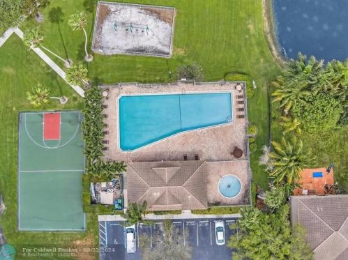 10240 24th Ct, Hollywood FL  33025-6504 exterior