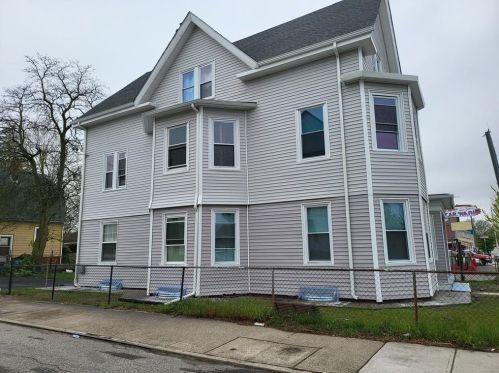 829 Elmwood Ave, Providence, RI 02907-3304