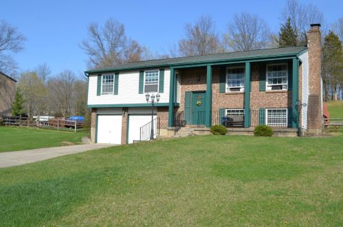 5606 Bluepine Dr, Cincinnati, OH 45247-7449