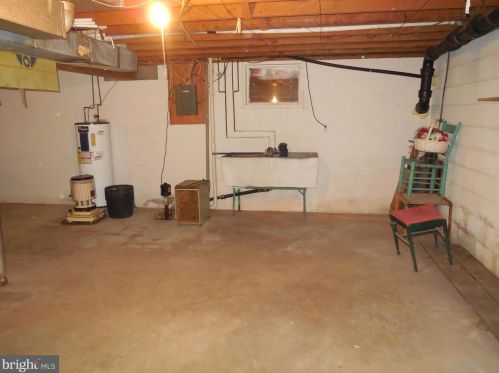 313 Cave Spring Ln, Edinburg VA  22824-3407 exterior