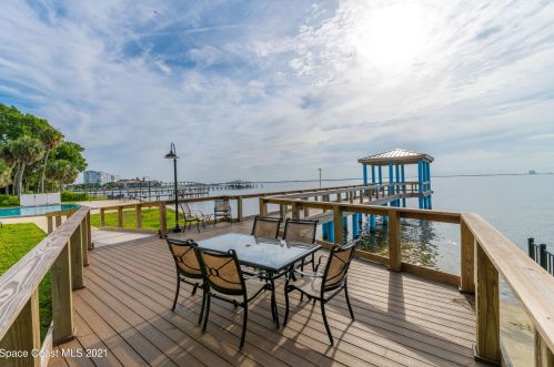 525 Indian River Ave, Titusville FL  32796-3513 exterior
