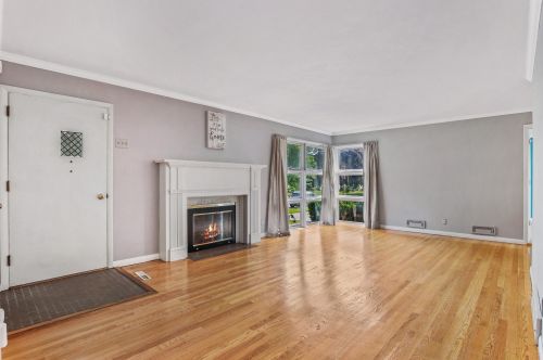 623 74th St, Kenosha, WI 53143-5547