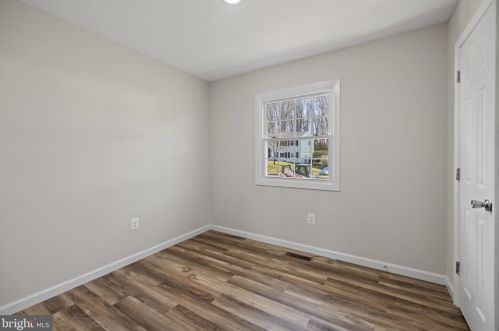 13125 Haddock Rd, Woodbridge VA  22193-5247 exterior