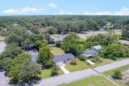 304 Sunset Dr, Sanford FL  32773-4749 exterior