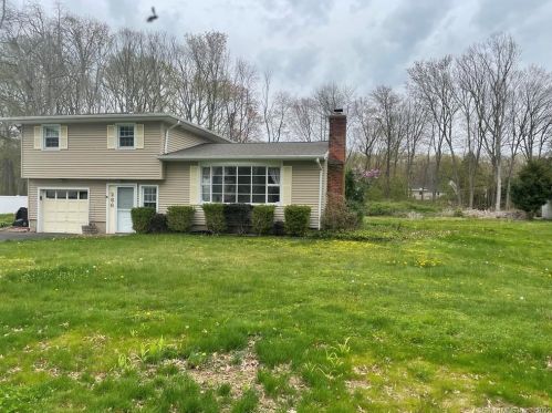 266 Bassett Rd, North Haven, CT 06473-1403