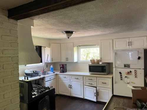 497 Cornwall Bridge Rd, West Woods CT  06069-2522 exterior