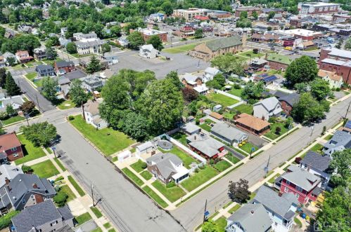 180 Grenville St, Woodbridge NJ  07095-1834 exterior