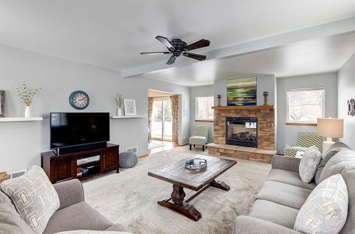417 Augusta Dr, Mukwonago, WI 53149-9422