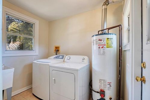 920 16 Ave, Saint Petersburg FL  33707-4113 exterior