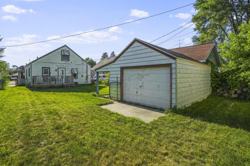 6927 35 Ave, Kenosha WI 53142-3942 exterior