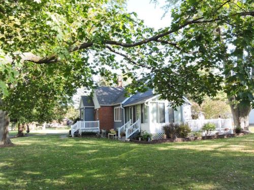 328 Randolph St, Walworth, WI 53184-9527