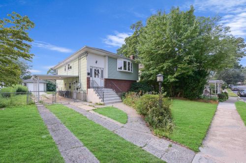 2334 Fowler St, North Bellmore, NY 11710-2100