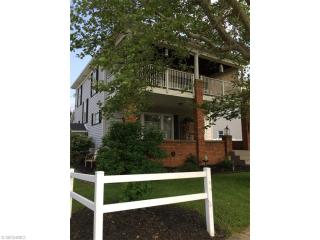 328 Walnut St, Uhrichsville, OH 44683-1957