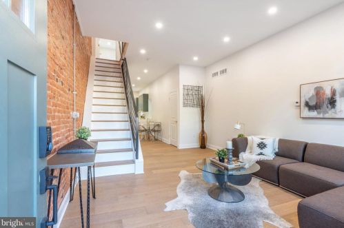 1842 4th St, Philadelphia, PA 19122-2202