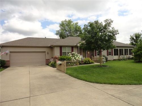 1504 White Pines Dr, Bellefontaine, OH 43311-9801