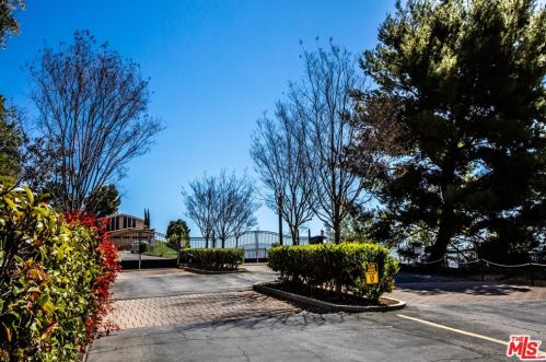 1302 Zuni Ln, Topanga CA  90290-4479 exterior
