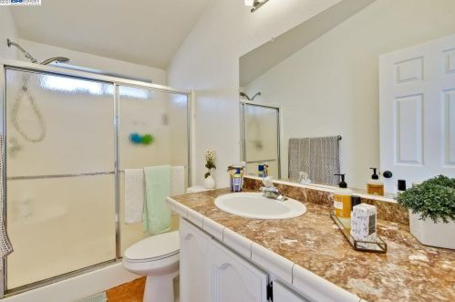 503 Willow Ave, Hayward CA  94541-2424 exterior