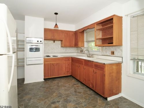 80 Star St, Iselin NJ  08830-1860 exterior