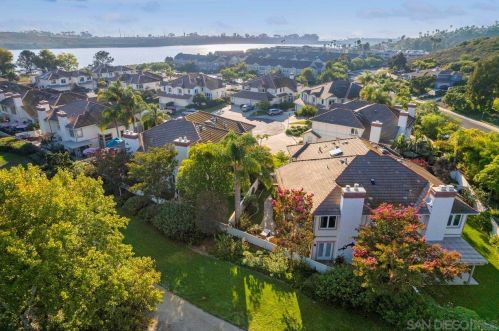 4712 Bryce Cir, Carlsbad CA  92008-4289 exterior