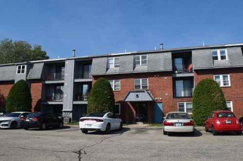 5 Blackstone Dr, Nashua NH  03063-5032 exterior