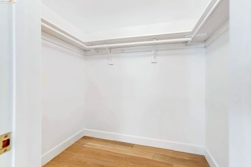 8410 Aster Ave, Oakland CA  94605-4104 exterior