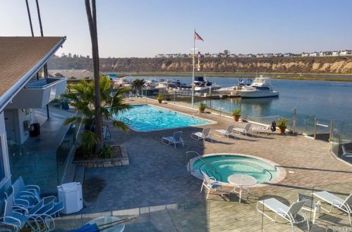 1 Saratoga, Newport Beach CA  92660-6152 exterior
