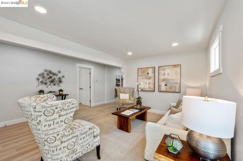 319 Foothill Blvd, Oakland CA  94606-2322 exterior